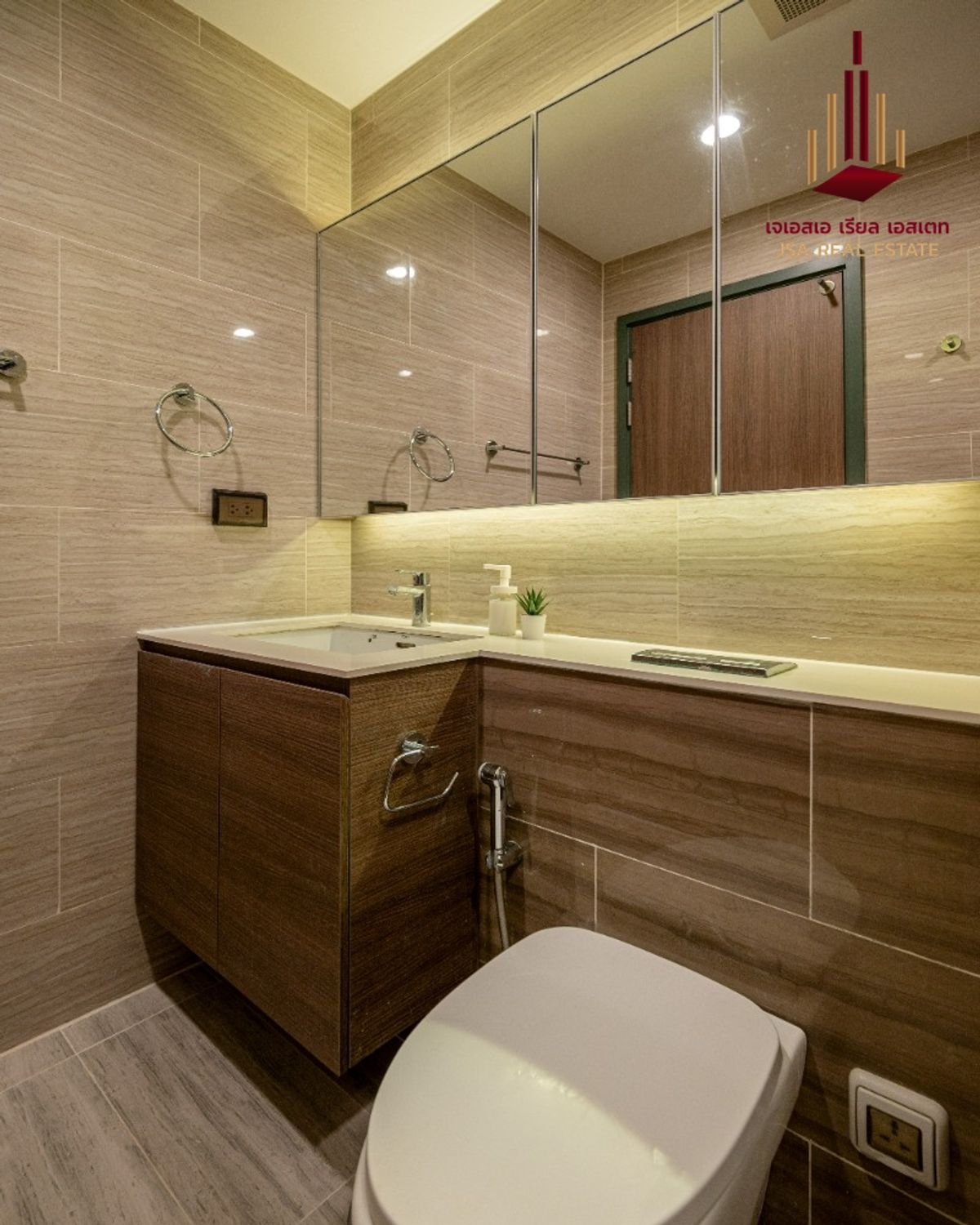 For SaleCondoOnnut, Udomsuk : ✨ For Sale: WHIZDOM ESSENCE CONDO ✨ 💰 ONLY 9,200,000 THB