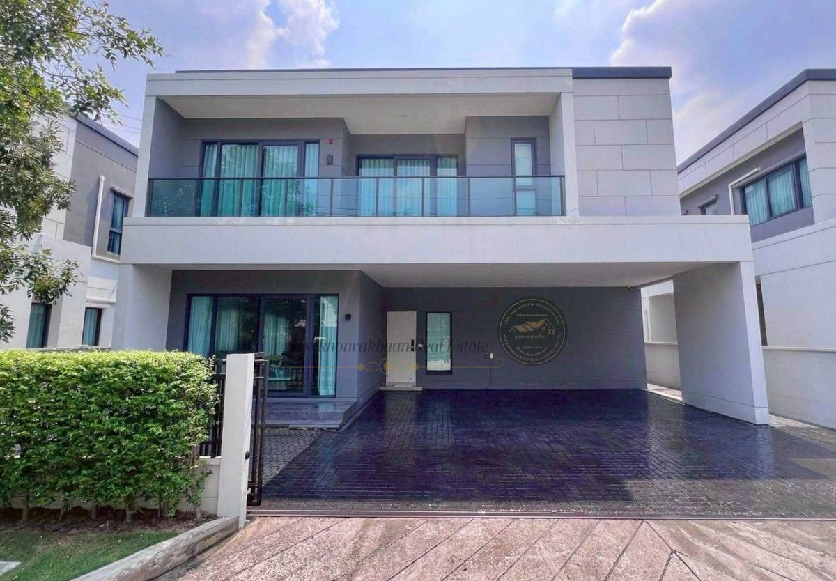 For SaleHouseBangna, Bearing, Lasalle : SALE: SH2356 Centro Bangna Property Code for sale in a luxury single house 📍 in front of the garden near the club house