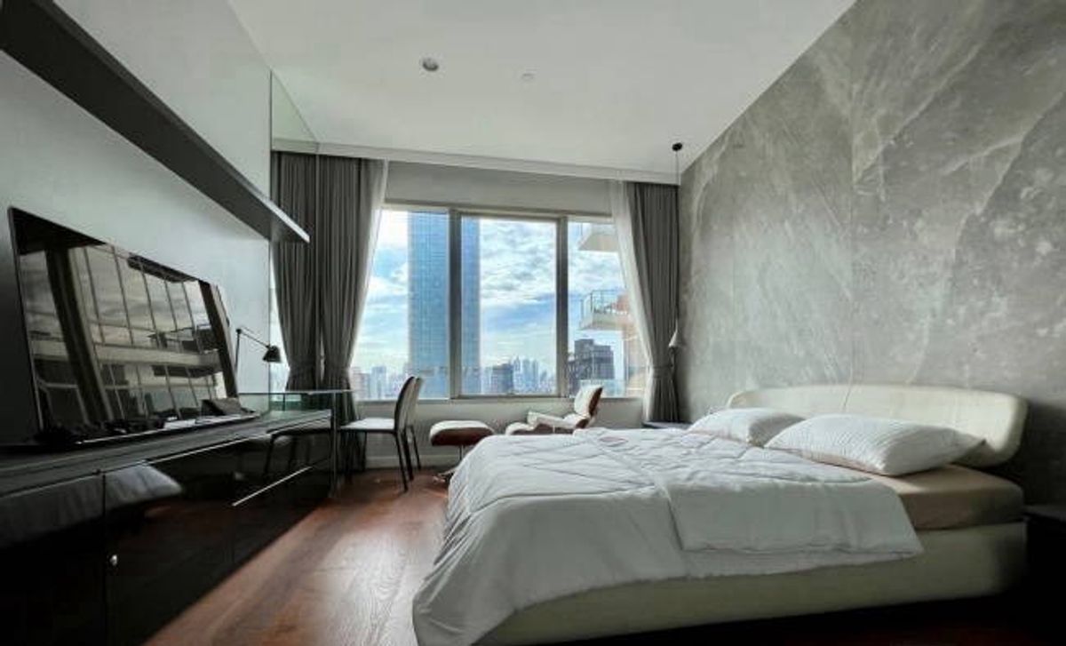 For RentCondoWitthayu, Chidlom, Langsuan, Ploenchit : 🔥185 Rajadamri  1-Bedroom 70 sq.m 
Beautiful room, ready to move in 60k per month only ‼️