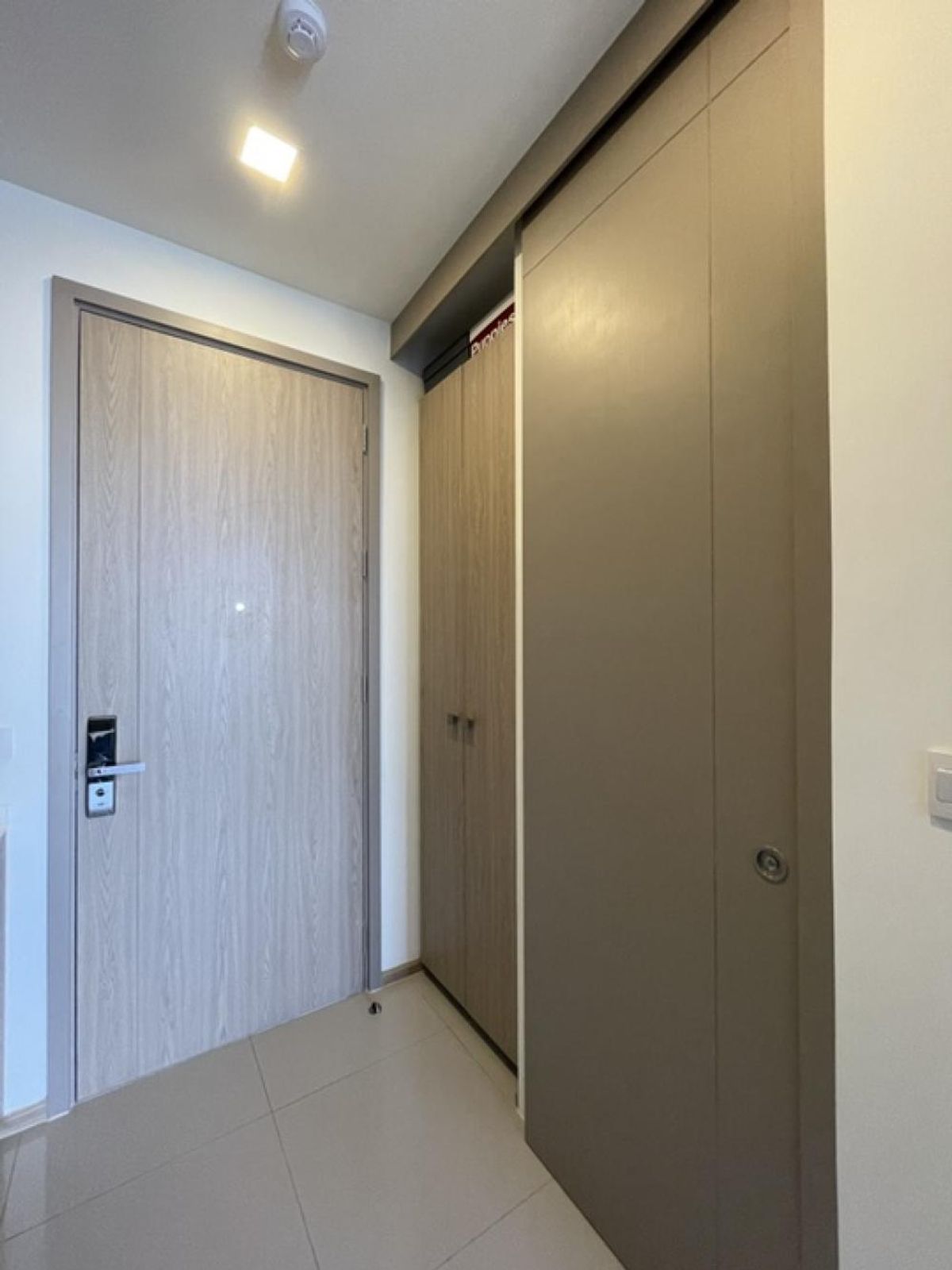 For SaleCondoKasetsart, Ratchayothin : Condo for sale in Centric Ratchayothin (Sentric Ratchayothin), Studio room 25 sq.m., 14th floor, the east view is not hot, 3 meters high, airy, full of compound, ready to approach Phiraphong Five 📞 087-808-3690