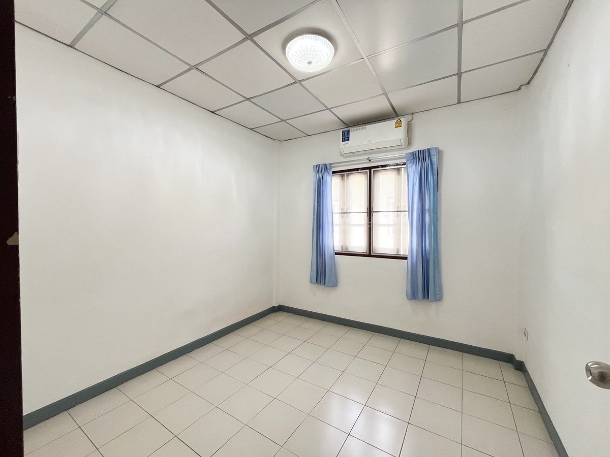 For SaleTownhomeSamut Prakan,Samrong : 🌈🌈 Townhome for sale in Soi Dragon, Lalie Ville, Srinakarin Thepharak, in and out in 2 ways, very convenient.