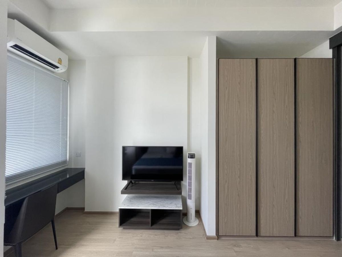 For SaleCondoKasetsart, Ratchayothin : Condo for sale in Centric Ratchayothin (Sentric Ratchayothin), Studio room 25 sq.m., 14th floor, the east view is not hot, 3 meters high, airy, full of compound, ready to approach Phiraphong Five 📞 087-808-3690