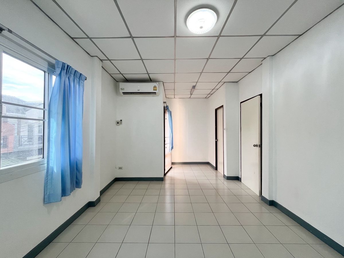 For SaleTownhomeSamut Prakan,Samrong : 🌈🌈 Townhome for sale in Soi Dragon, Lalie Ville, Srinakarin Thepharak, in and out in 2 ways, very convenient.