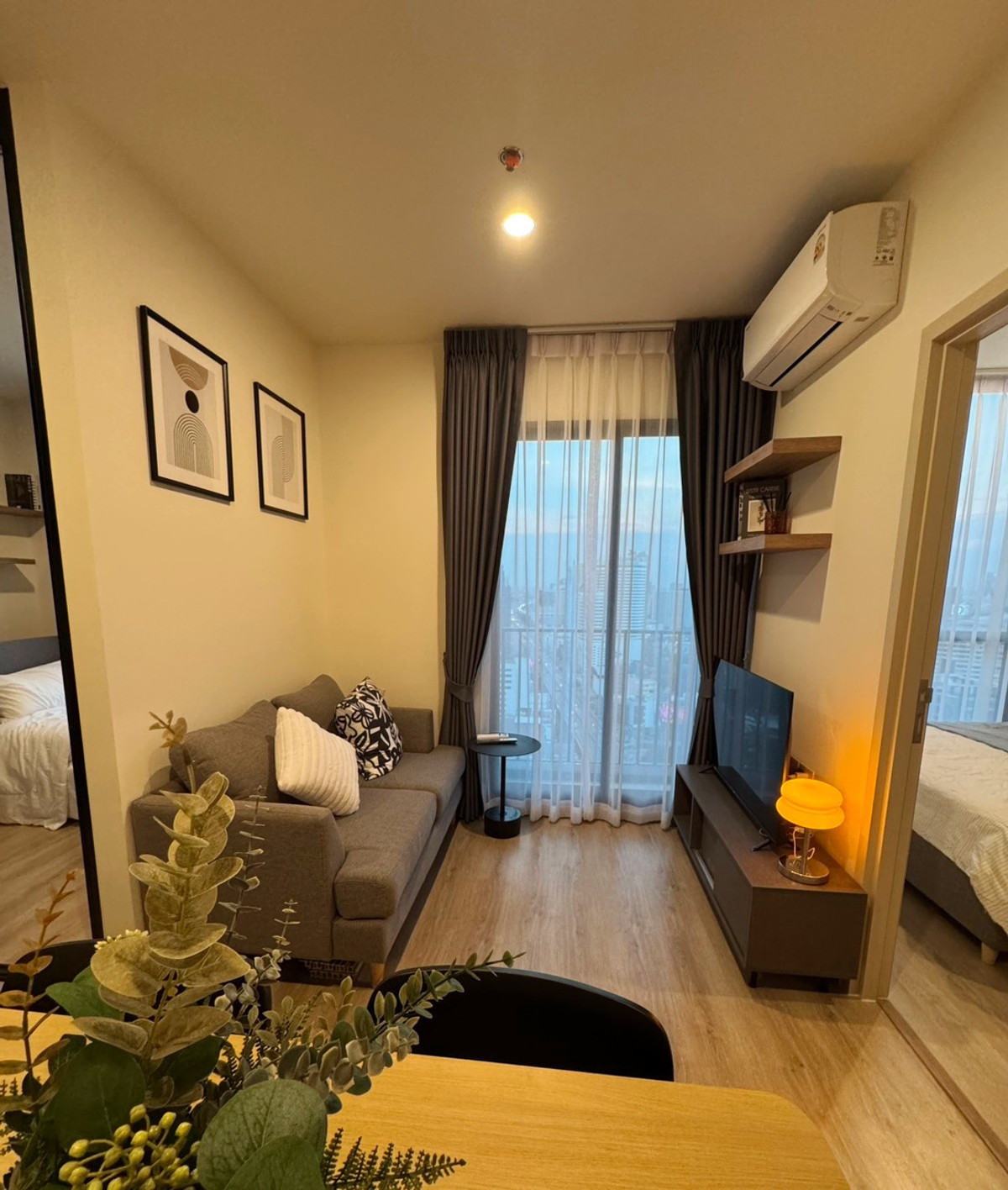 For RentCondoRama9, Petchburi, RCA : Rent a new room, 1 hand, beautiful view, open city view, no blocked, quiet, no sound, Nue District R9 Rama 9 (New DISTRINER Rama 9)
