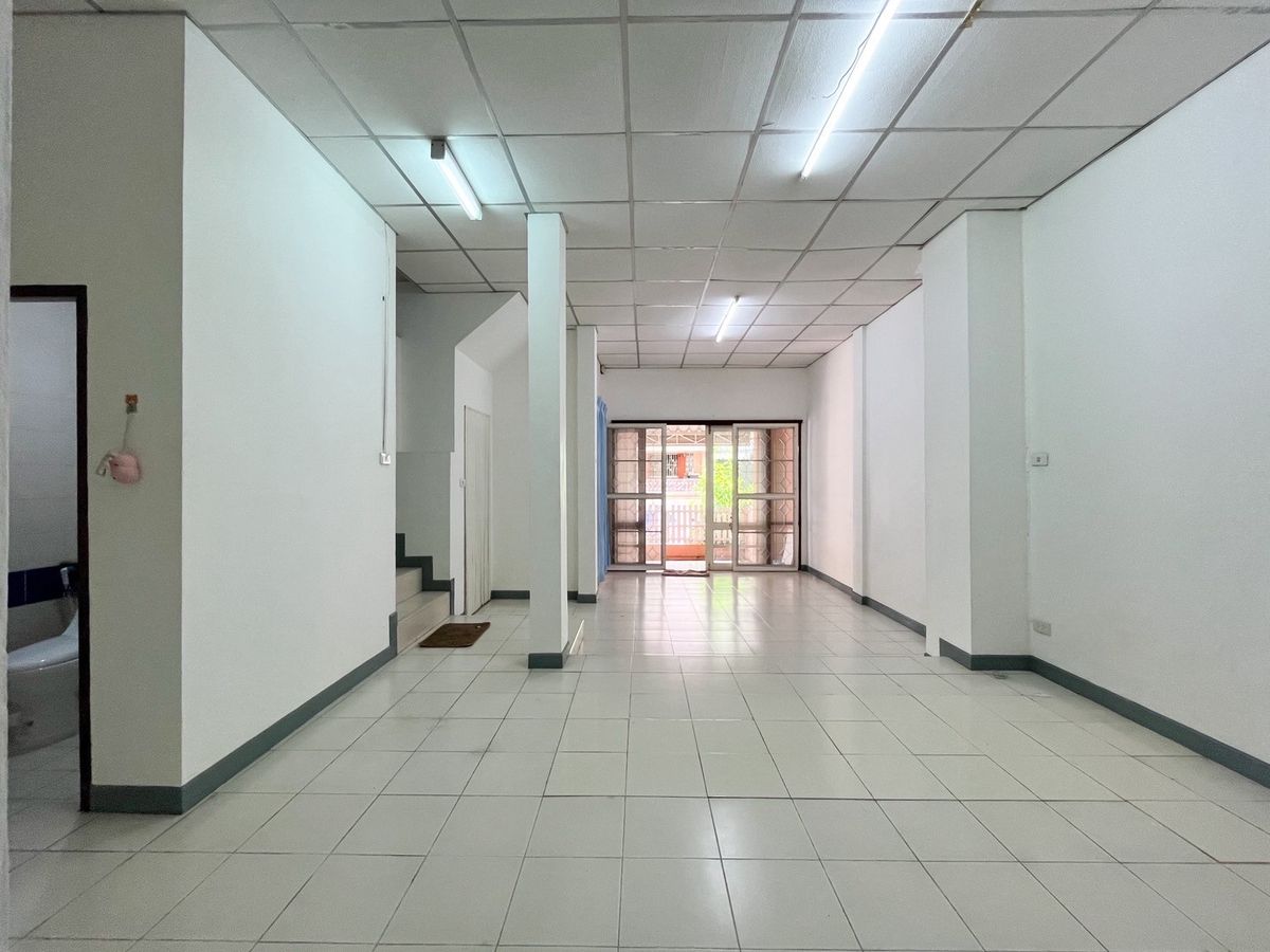 For SaleTownhomeSamut Prakan,Samrong : 🌈🌈 Townhome for sale in Soi Dragon, Lalie Ville, Srinakarin Thepharak, in and out in 2 ways, very convenient.