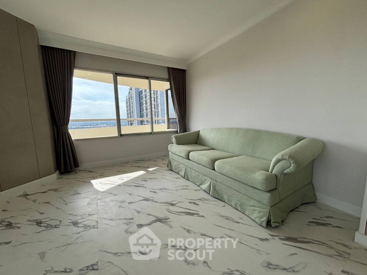 For RentCondoPinklao, Charansanitwong : 3-BR Condo at Bangkok River Marina near MRT Bang Phlat