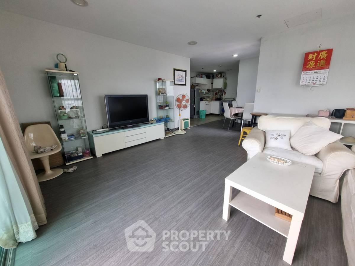 For SaleCondoPinklao, Charansanitwong : 2-BR Condo at Thana Arcadia Charansanitwong near MRT Bang Yi Khan