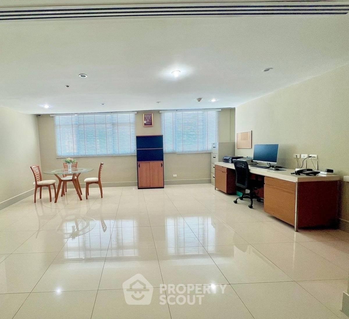 For SaleCondoNana, North Nana,Sukhumvit13, Soi Nana : 2-BR Condo at Sukhumvit City Resort Condominium near BTS Nana