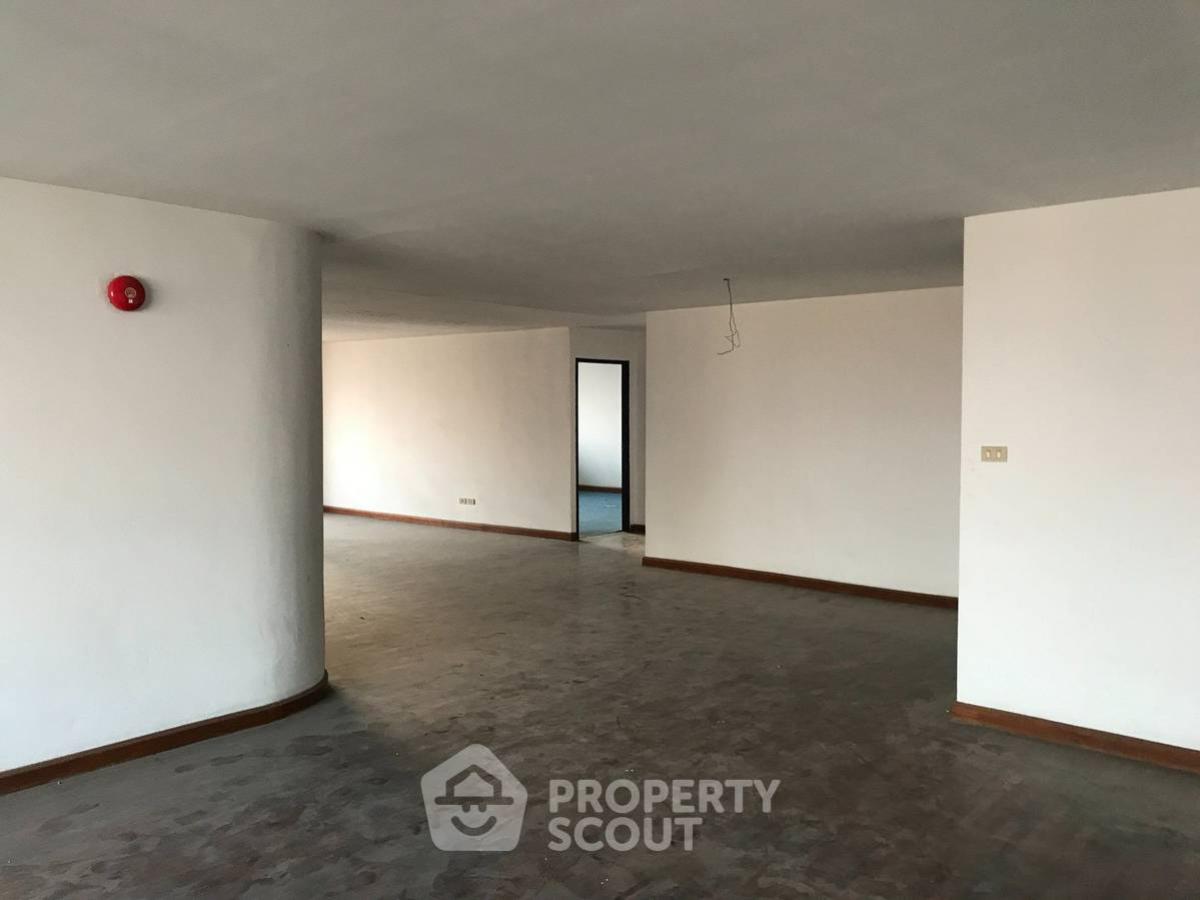 For SaleCondoSukhumvit, Asoke, Thonglor : 3-BR Condo at DS Tower 1 near BTS Phrom Phong