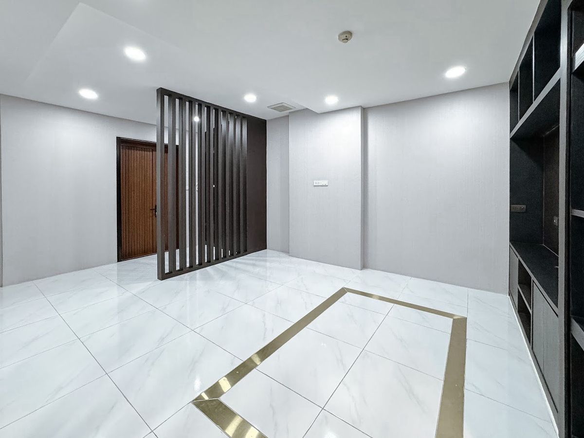 ขายคอนโดรัชดา ห้วยขวาง : 🔥 [For Sale] ขายด่วน! คอนโด เดอะคริส 3 รัชดา 17 (The Kris 3 Ratchada 17) ใกล้ทางด่วนดินแดง และ MRT สุทธิสารเพียง 500 เมตร