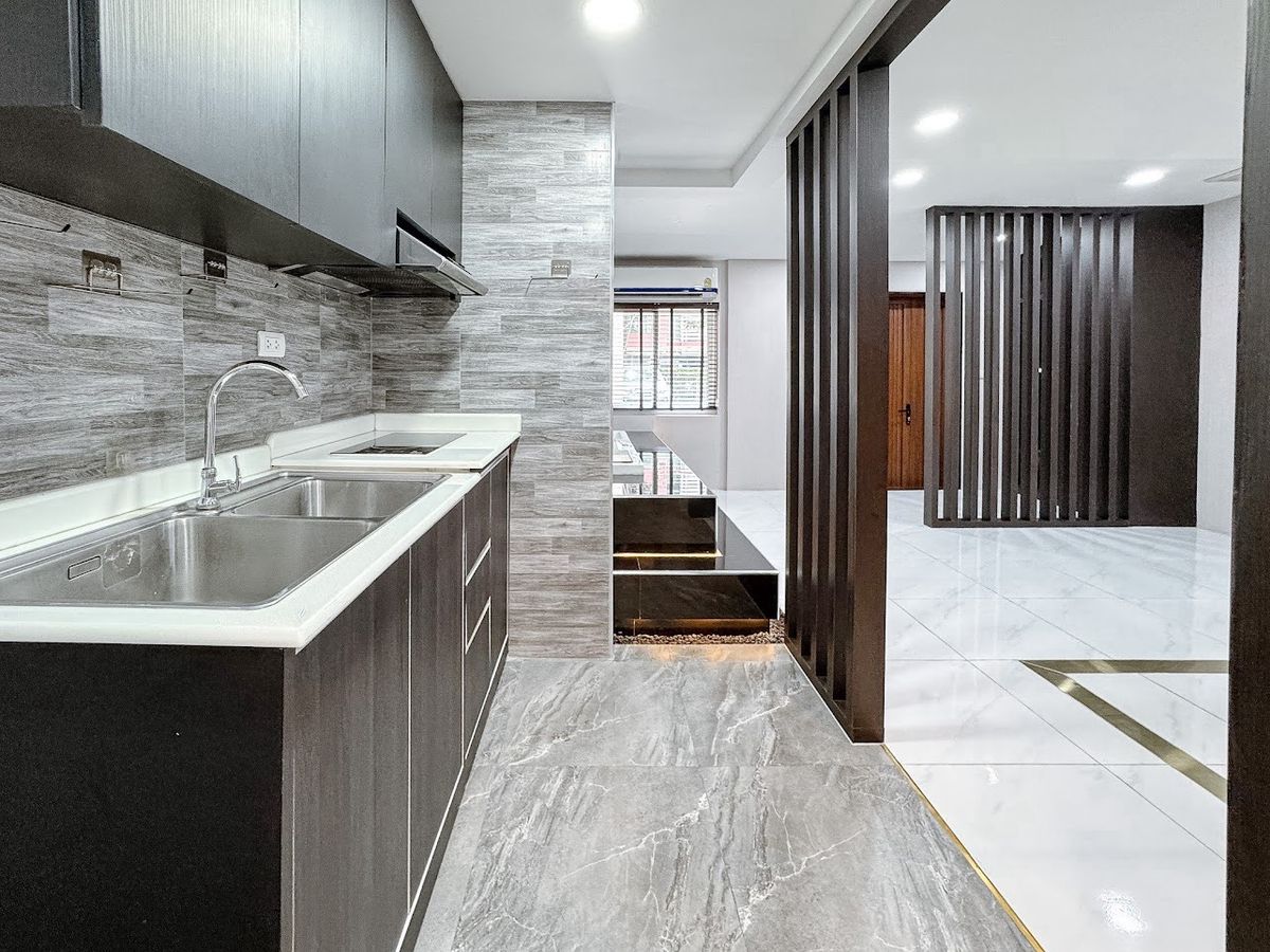 ขายคอนโดรัชดา ห้วยขวาง : 🔥 [For Sale] ขายด่วน! คอนโด เดอะคริส 3 รัชดา 17 (The Kris 3 Ratchada 17) ใกล้ทางด่วนดินแดง และ MRT สุทธิสารเพียง 500 เมตร