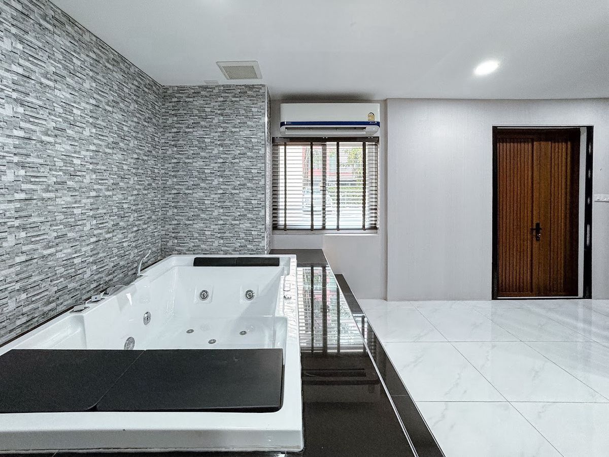 ขายคอนโดรัชดา ห้วยขวาง : 🔥 [For Sale] ขายด่วน! คอนโด เดอะคริส 3 รัชดา 17 (The Kris 3 Ratchada 17) ใกล้ทางด่วนดินแดง และ MRT สุทธิสารเพียง 500 เมตร