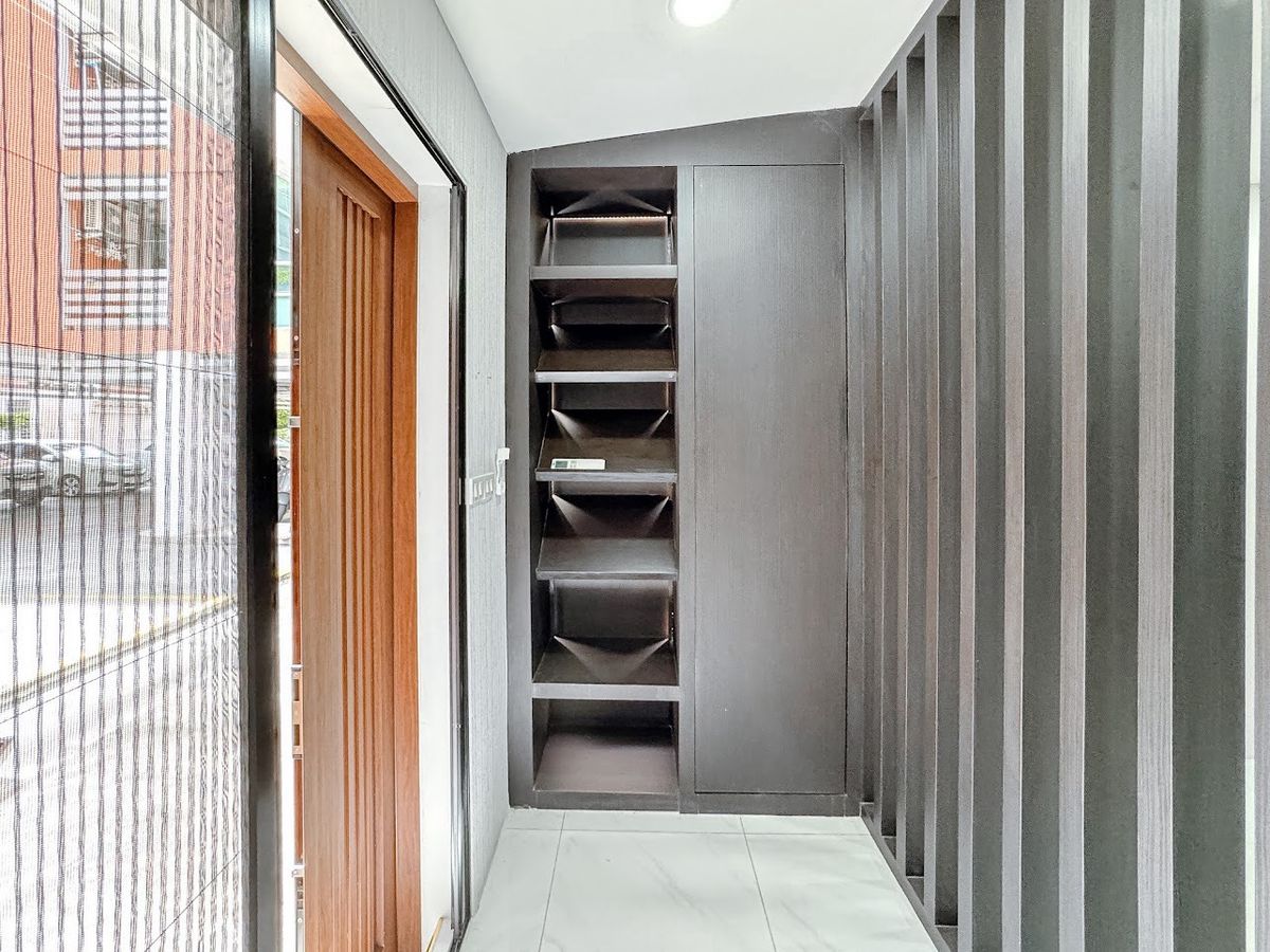 ขายคอนโดรัชดา ห้วยขวาง : 🔥 [For Sale] ขายด่วน! คอนโด เดอะคริส 3 รัชดา 17 (The Kris 3 Ratchada 17) ใกล้ทางด่วนดินแดง และ MRT สุทธิสารเพียง 500 เมตร