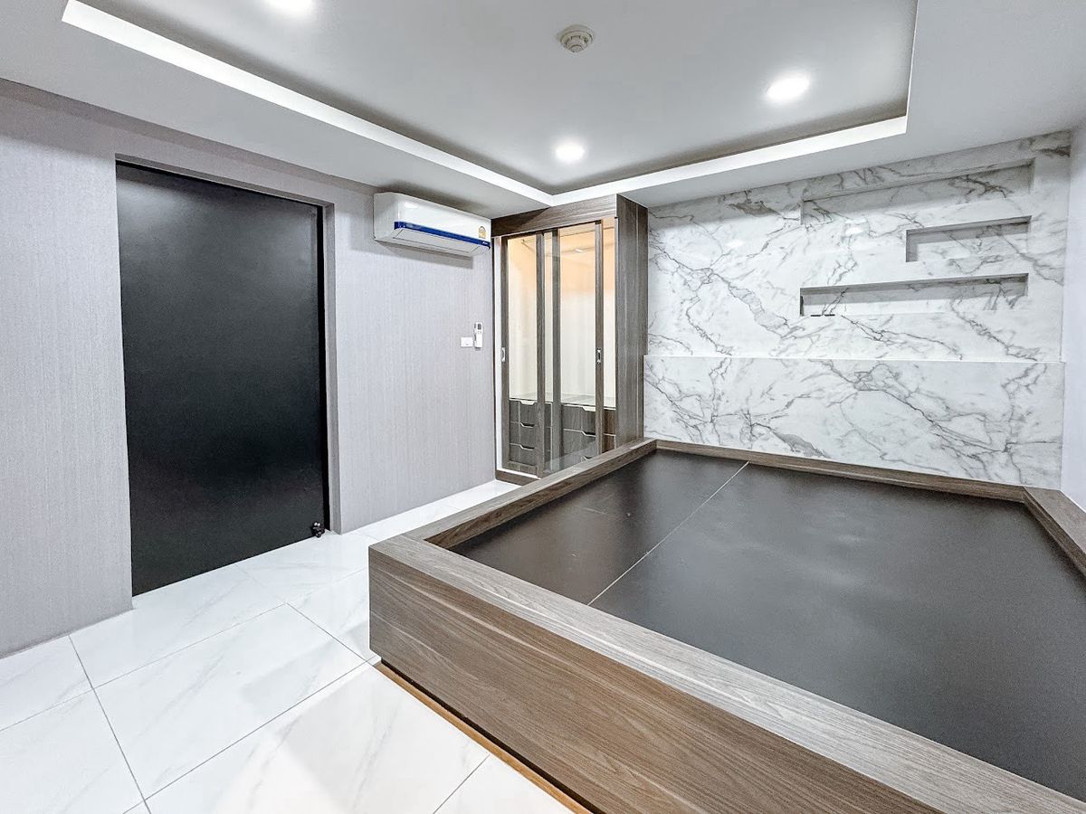 ขายคอนโดรัชดา ห้วยขวาง : 🔥 [For Sale] ขายด่วน! คอนโด เดอะคริส 3 รัชดา 17 (The Kris 3 Ratchada 17) ใกล้ทางด่วนดินแดง และ MRT สุทธิสารเพียง 500 เมตร