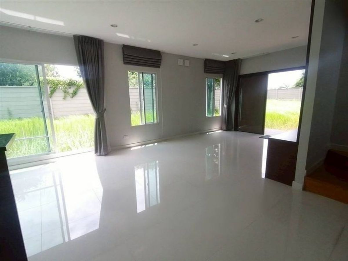 For RentHouseMin Buri, Romklao : For Rent The Plant Chalongkrung (Corner Plot) Unit 78/102
