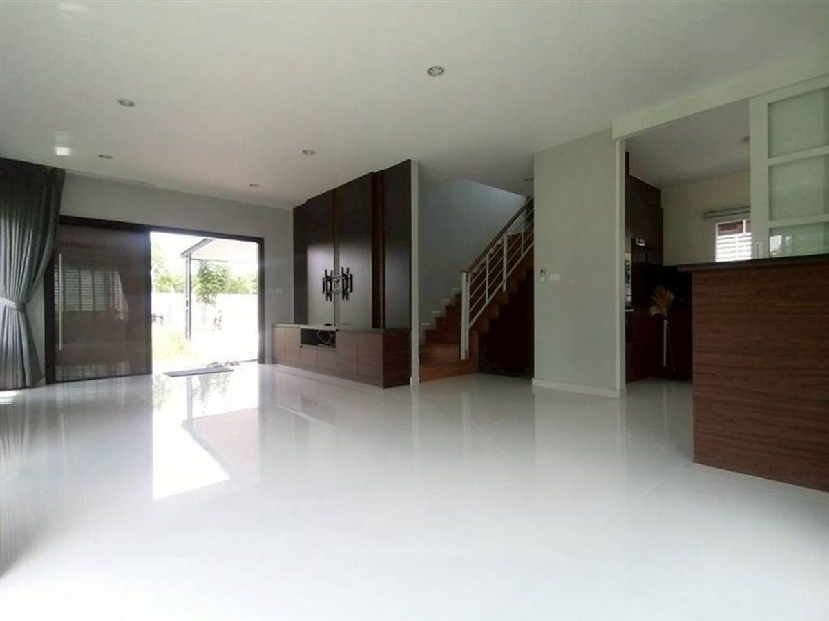 For RentHouseMin Buri, Romklao : For Rent The Plant Chalongkrung (Corner Plot) Unit 78/102