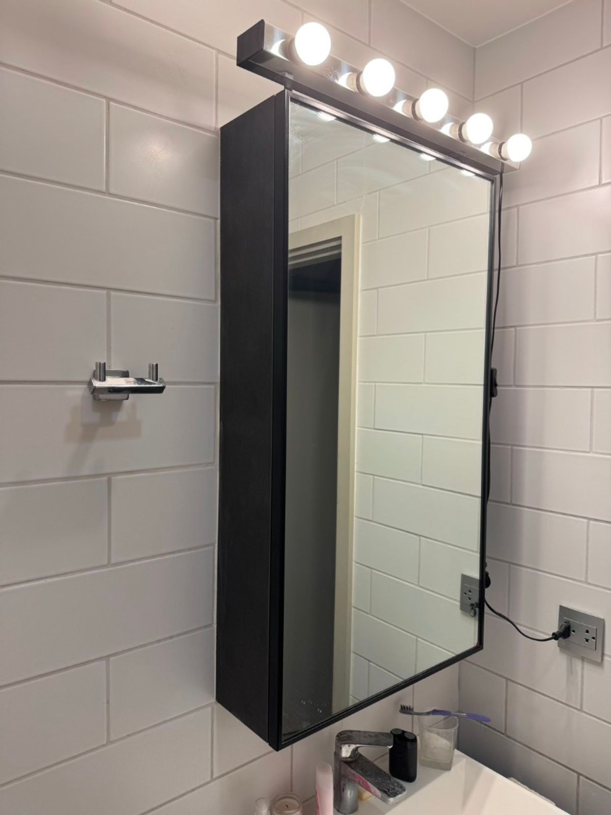 For SaleCondoSapankwai,Jatujak : 🔥 Hot Deal! For Sale The Line Jatujak-Mochit 1 Bedroom 32.21 sq.m. High floor with Chatuchak Park view ✨ Price 5.7 Mb. Yield 4.6%* 🏙️