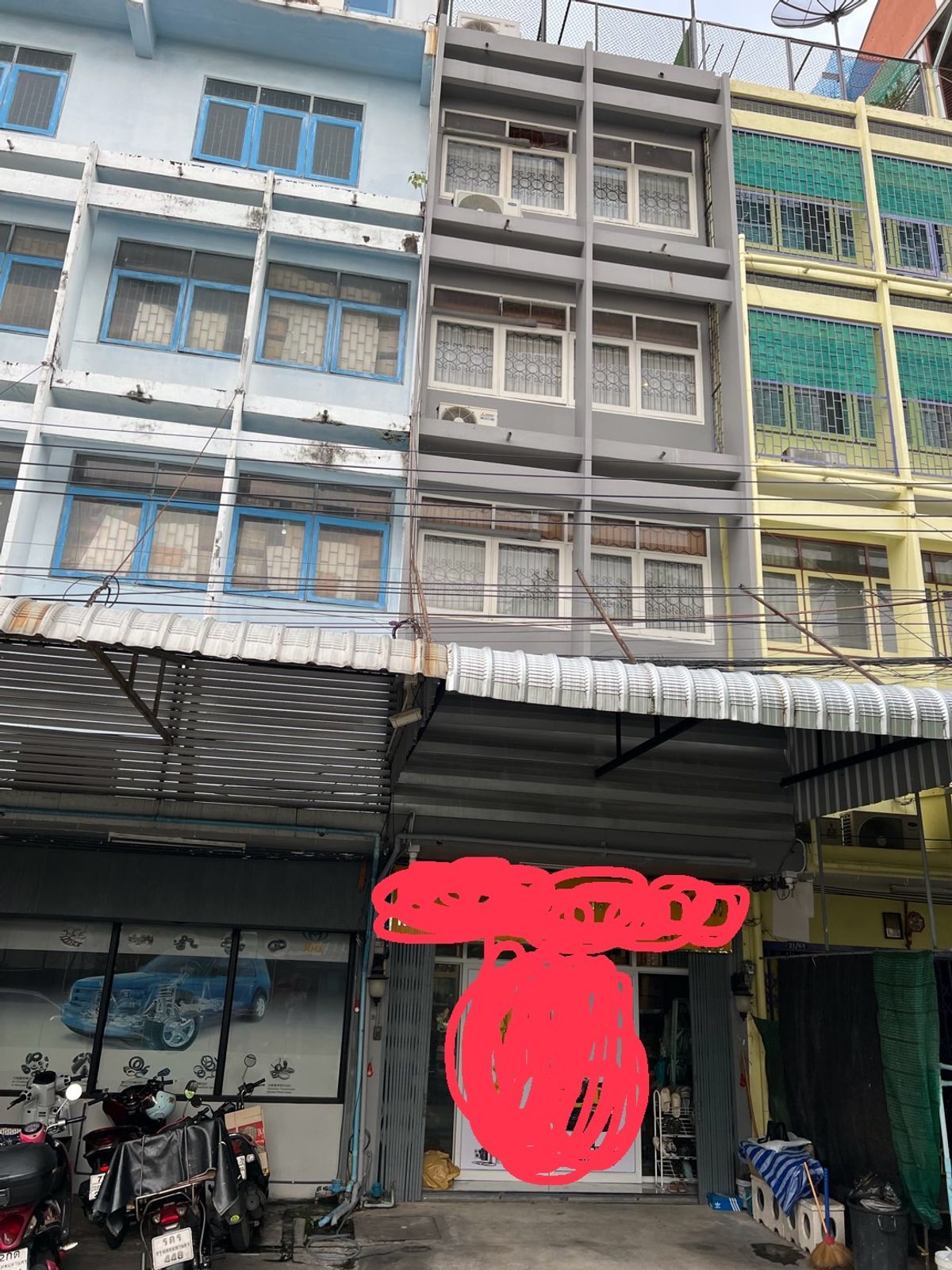 For SaleShop HouseYaowarat, Banglamphu : 5 -story commercial building, beautifully decorated, want to sell urgently, cheap