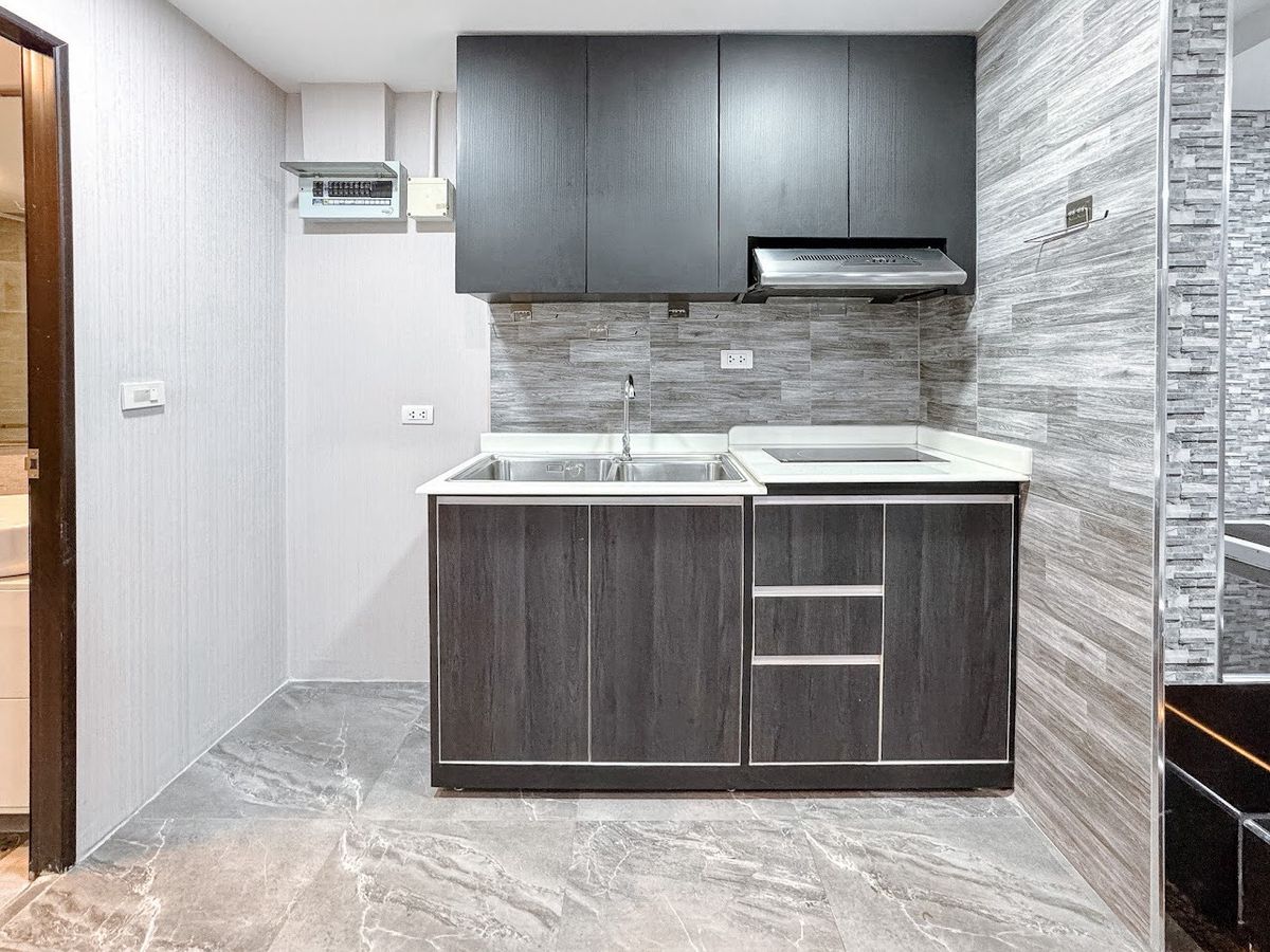 ขายคอนโดรัชดา ห้วยขวาง : 🔥 [For Sale] ขายด่วน! คอนโด เดอะคริส 3 รัชดา 17 (The Kris 3 Ratchada 17) ใกล้ทางด่วนดินแดง และ MRT สุทธิสารเพียง 500 เมตร