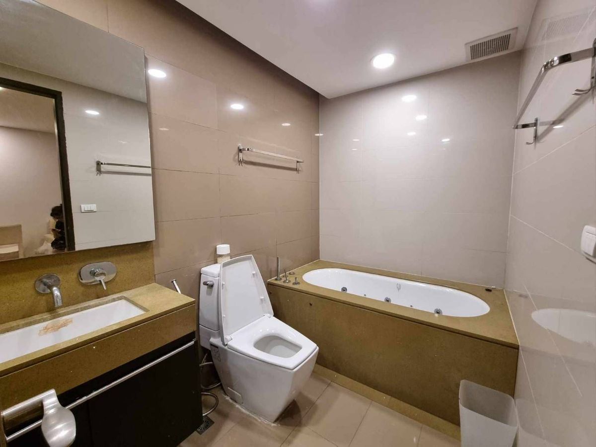 For RentCondoRatchathewi,Phayathai : Condo, good location, The Address Pathumwan 1Bedroom 49SQ.M. Wide room, good price in the center of the city, 50 meters from BTS Ratchathewi near Siam.