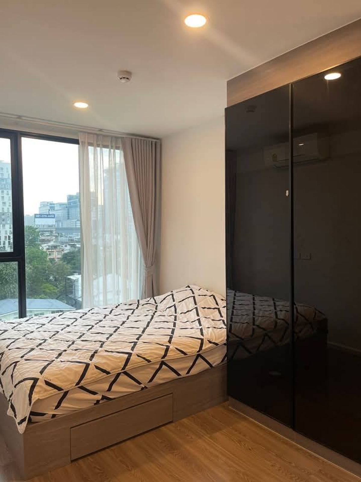 For RentCondoRatchadapisek, Huaikwang, Suttisan : Renting the Origin, Ratchada -Ladprao, on the 8th floor