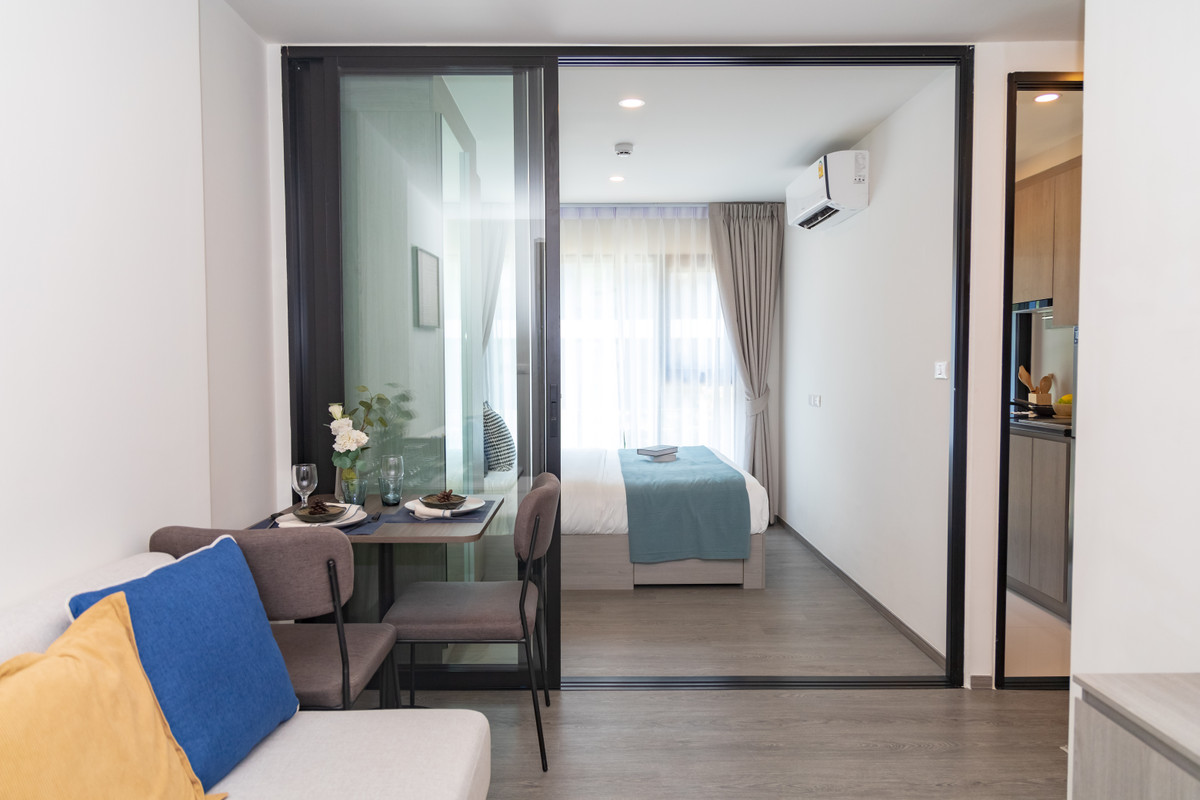 For RentCondoSriracha Laem Chabang Ban Bueng : 🔥 Short term rental ❤️ Brixton Kaset Sriracha Campus 💎 SMART CLOSET I STUDIO I 24 SQM.