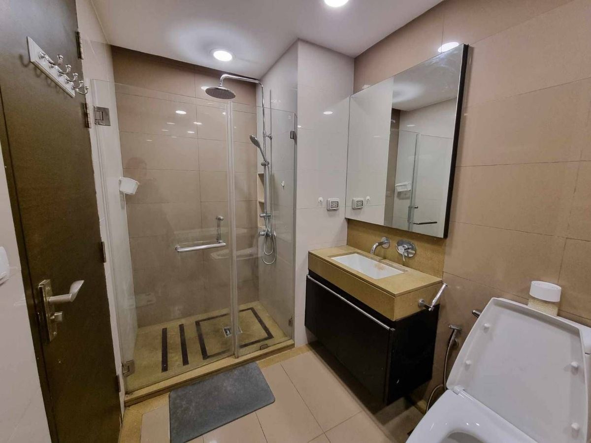 For RentCondoRatchathewi,Phayathai : Condo, good location, The Address Pathumwan 1Bedroom 49SQ.M. Wide room, good price in the center of the city, 50 meters from BTS Ratchathewi near Siam.