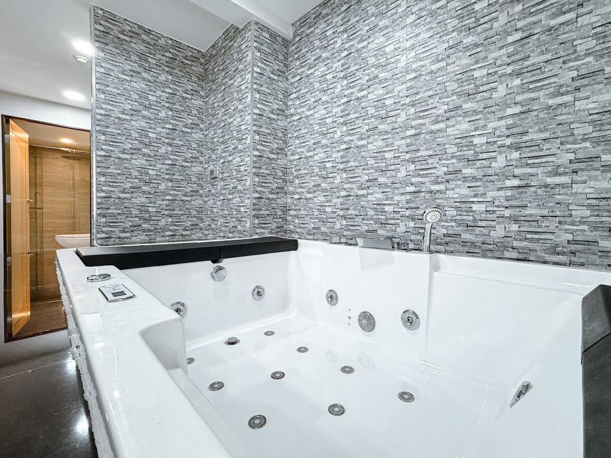 ขายคอนโดรัชดา ห้วยขวาง : 🔥 [For Sale] ขายด่วน! คอนโด เดอะคริส 3 รัชดา 17 (The Kris 3 Ratchada 17) ใกล้ทางด่วนดินแดง และ MRT สุทธิสารเพียง 500 เมตร