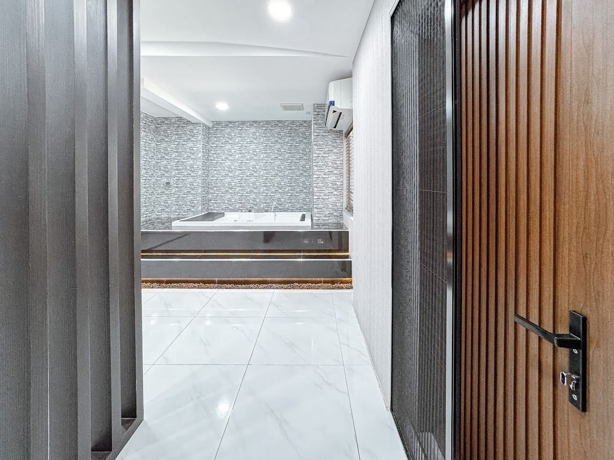 ขายคอนโดรัชดา ห้วยขวาง : 🔥 [For Sale] ขายด่วน! คอนโด เดอะคริส 3 รัชดา 17 (The Kris 3 Ratchada 17) ใกล้ทางด่วนดินแดง และ MRT สุทธิสารเพียง 500 เมตร