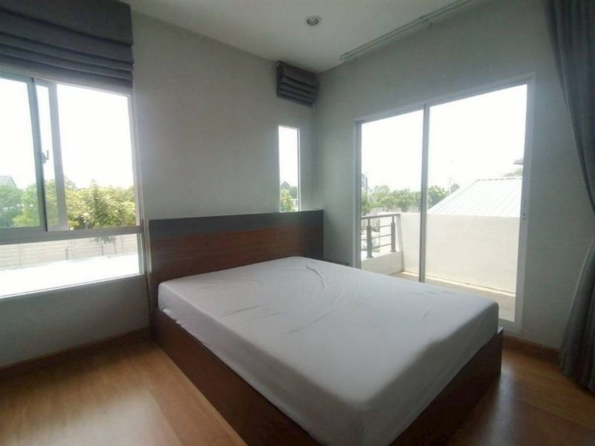For RentHouseMin Buri, Romklao : For Rent The Plant Chalongkrung (Corner Plot) Unit 78/102