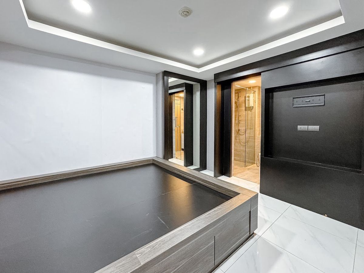 ขายคอนโดรัชดา ห้วยขวาง : 🔥 [For Sale] ขายด่วน! คอนโด เดอะคริส 3 รัชดา 17 (The Kris 3 Ratchada 17) ใกล้ทางด่วนดินแดง และ MRT สุทธิสารเพียง 500 เมตร