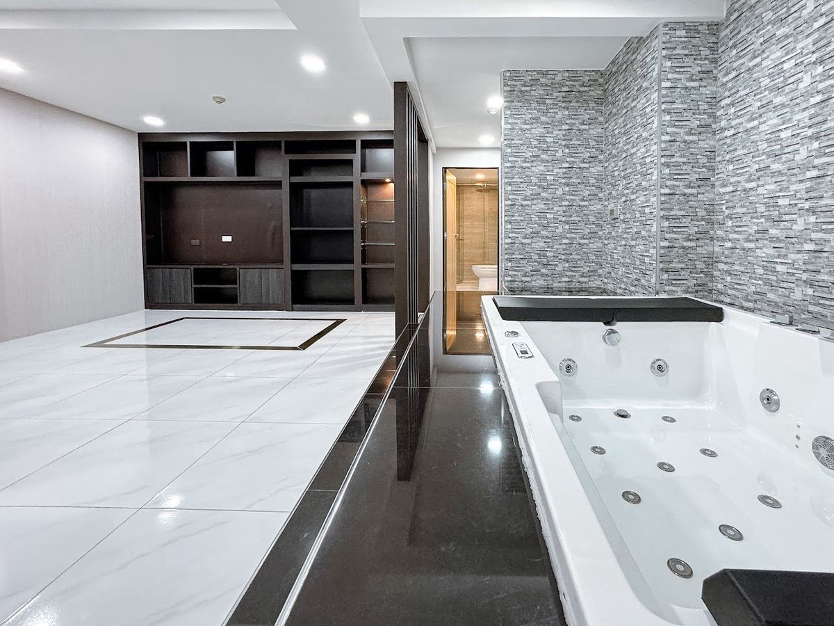 ขายคอนโดรัชดา ห้วยขวาง : 🔥 [For Sale] ขายด่วน! คอนโด เดอะคริส 3 รัชดา 17 (The Kris 3 Ratchada 17) ใกล้ทางด่วนดินแดง และ MRT สุทธิสารเพียง 500 เมตร