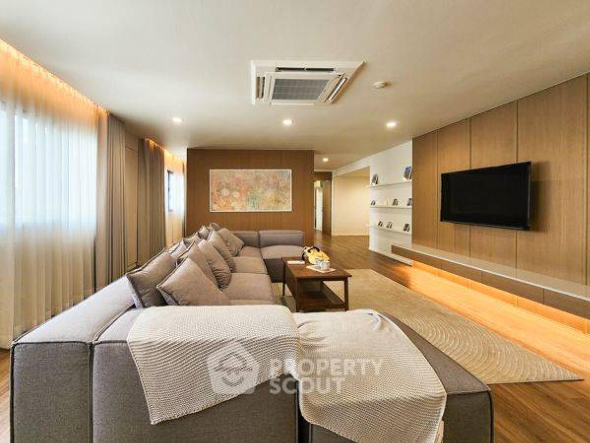 For SaleCondoSukhumvit, Asoke, Thonglor : 4-BR Condo at United Tower Thong Lor near BTS Thong Lor