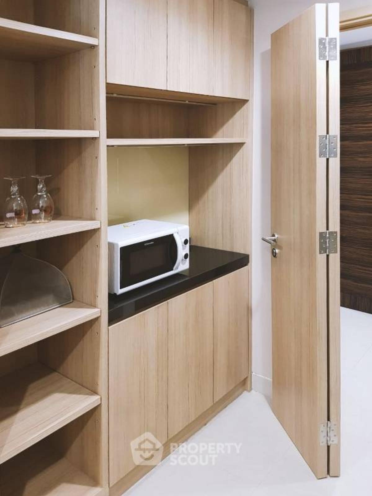 For SaleCondoWongwianyai, Charoennakor : 2-BR Condo at Watermark Chaophraya near BTS Krung Thon Buri
