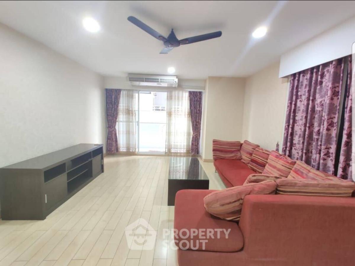 ขายคอนโดสุขุมวิท อโศก ทองหล่อ : คอนโด 2-ห้องนอน ที่ คาซ่า วีว่า คอนโดมิเนียม ใกล้ BTS เอกมัย