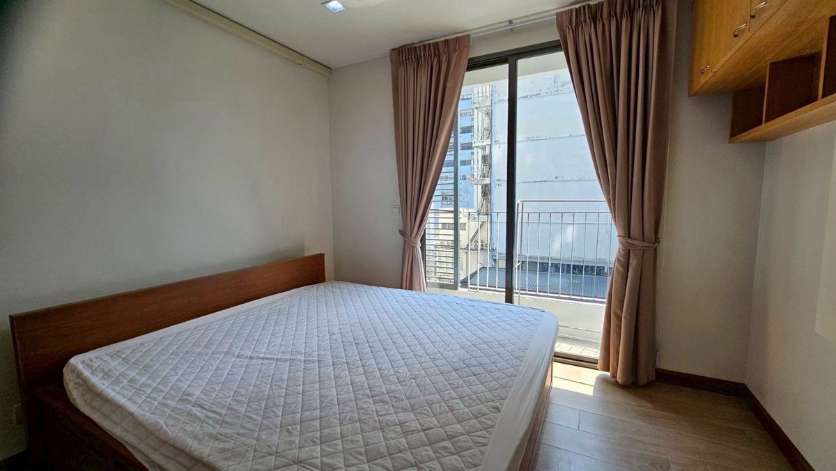 For RentCondoRatchathewi,Phayathai : ★ Ideo Mobi Phayathai ★ 22 sq m., 4th floor (studio), ★near BTS Phaya Thai ★near educational institutions, government offices and department stores★ Many amenities★ Complete electrical appliances