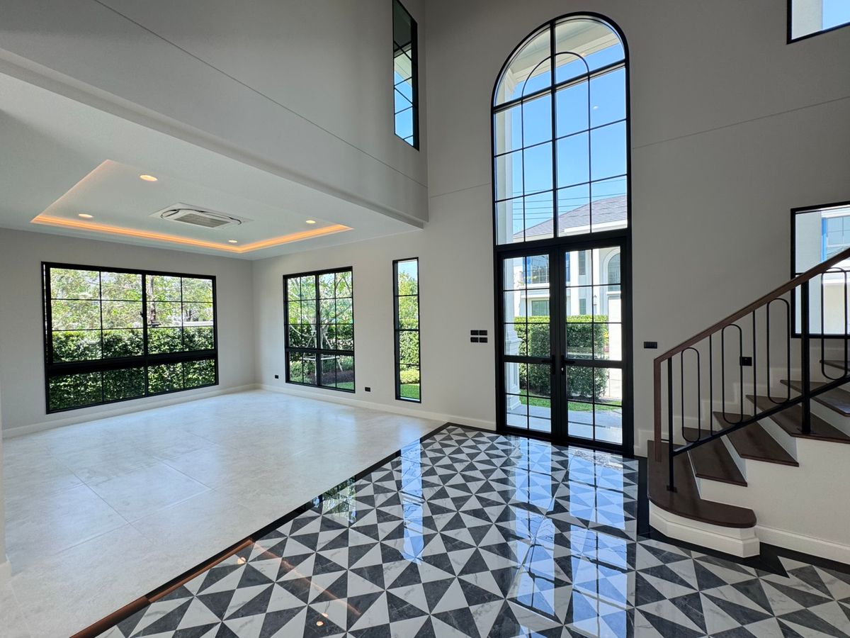 For RentHouseChaengwatana, Muangthong : Setthasiri Ngamwongwarn, a beautiful single house, good location, near Dae Mall Ngam Wong Wan and the expressway, just 5 minutes, available for rent.