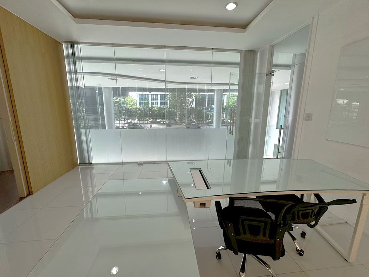 For RentShop HouseRama9, Petchburi, RCA : 3-Storey Building with Elevator and Parking for 15+ Cars on Rama 9 main road ** NO CO-AGENT **