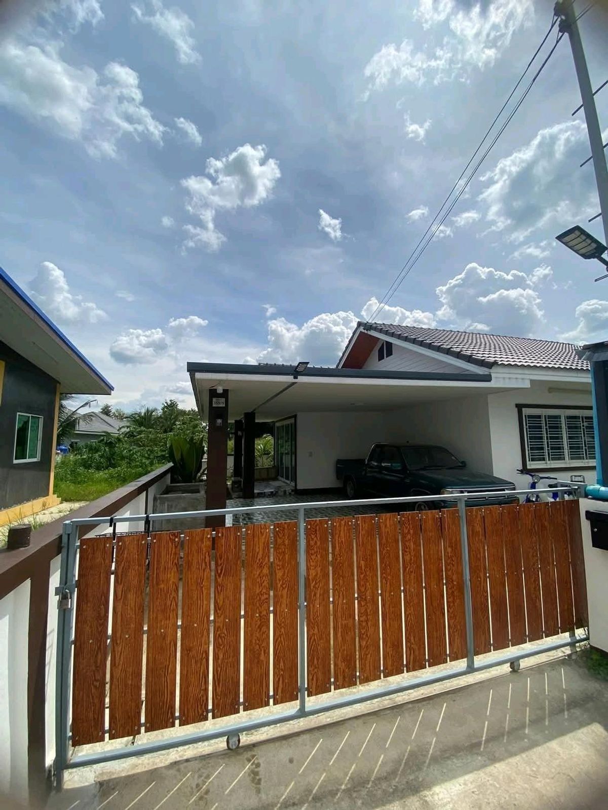For RentHouseChiang Mai : PET-FRIENDLY 3 BEDROOM HOUSE FOR A GREAT PRICE!   SAN PHAK WAN.
