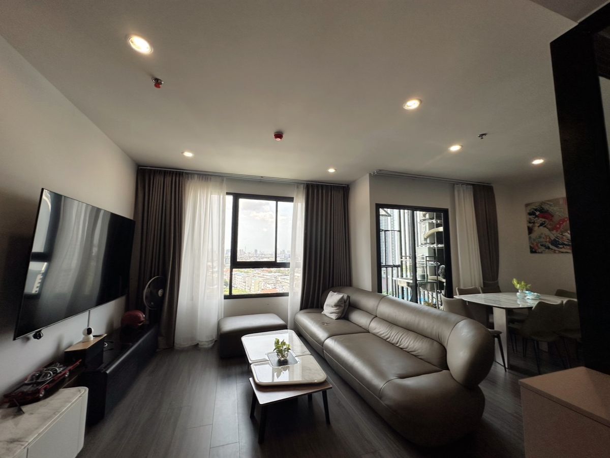 For RentCondoKhlongtoei, Kluaynamthai : Near BTS Phra Khanong-Ekkamai Rare Unit! Ideo Sukhumvit - Rama4 condo for rent, decorated in 3Bedroom, can make an appointment to see the real room.