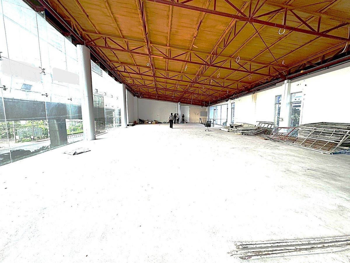 For RentShop HouseRama9, Petchburi, RCA : 3-Storey Building with Elevator and Parking for 15+ Cars on Rama 9 main road ** NO CO-AGENT **