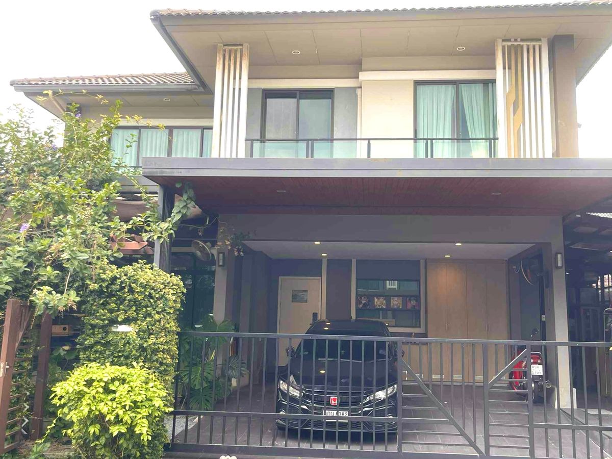 For SaleHousePattanakan, Srinakarin : The whole house is sold. With furniture and electrical appliances. The Plant Exclusique Development