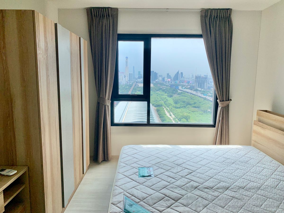 For SaleCondoRama9, Petchburi, RCA : I cant find it. The price like this !! Life Asoke Condo for sale (Life Asoke) 29.69 sq.m., 32nd floor, rare garden view room, near MRT, only 130 m. The view of the garden is very open, the eyes are extremely rare.