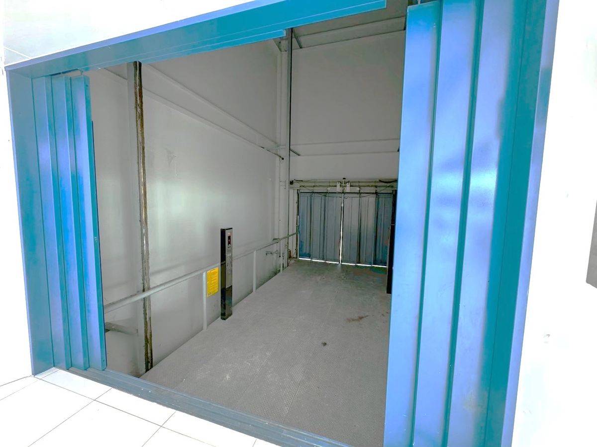 For RentShop HouseRama9, Petchburi, RCA : 3-Storey Building with Elevator and Parking for 15+ Cars on Rama 9 main road ** NO CO-AGENT **