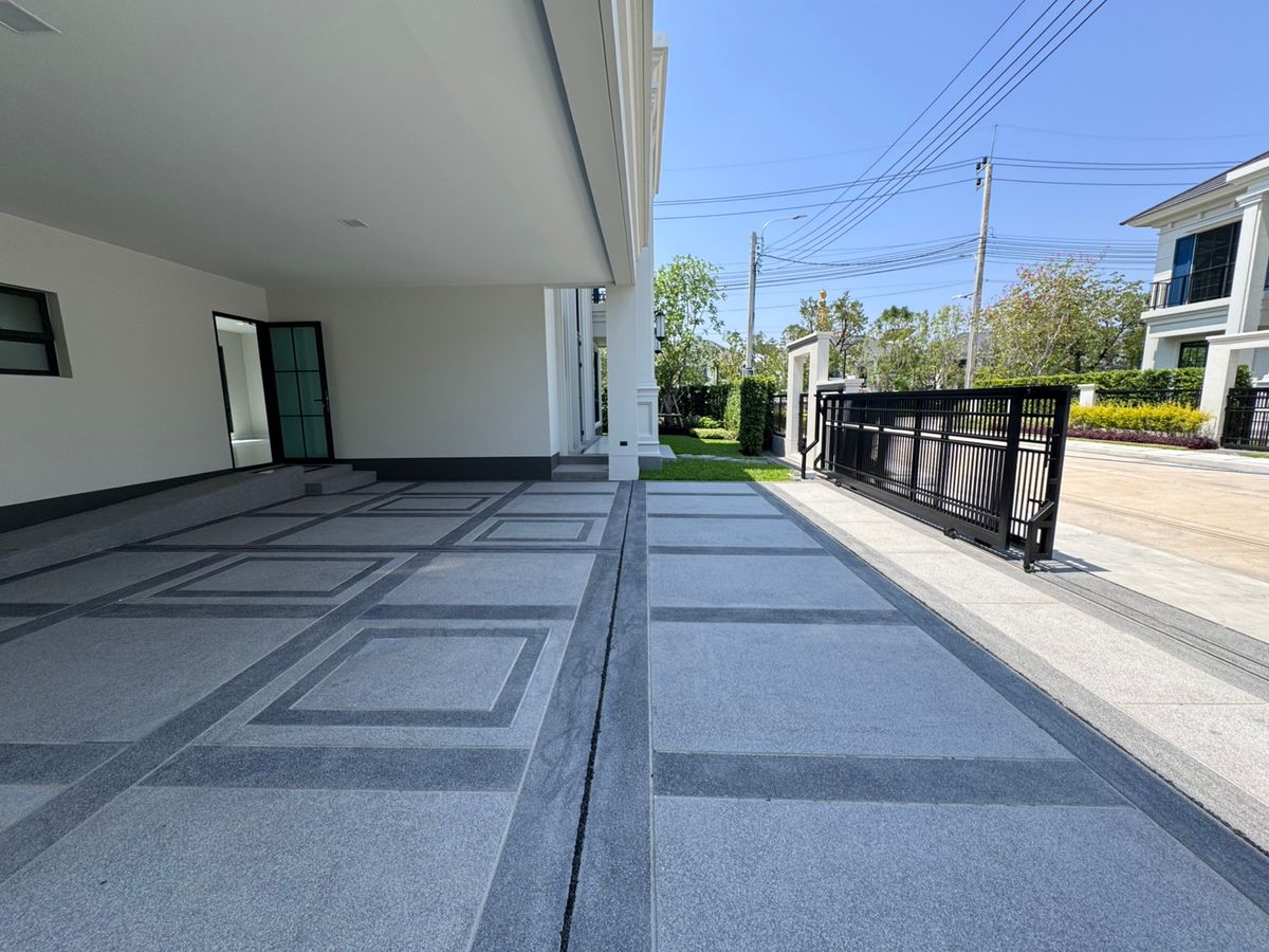 For RentHouseChaengwatana, Muangthong : Setthasiri Ngamwongwarn, a beautiful single house, good location, near Dae Mall Ngam Wong Wan and the expressway, just 5 minutes, available for rent.