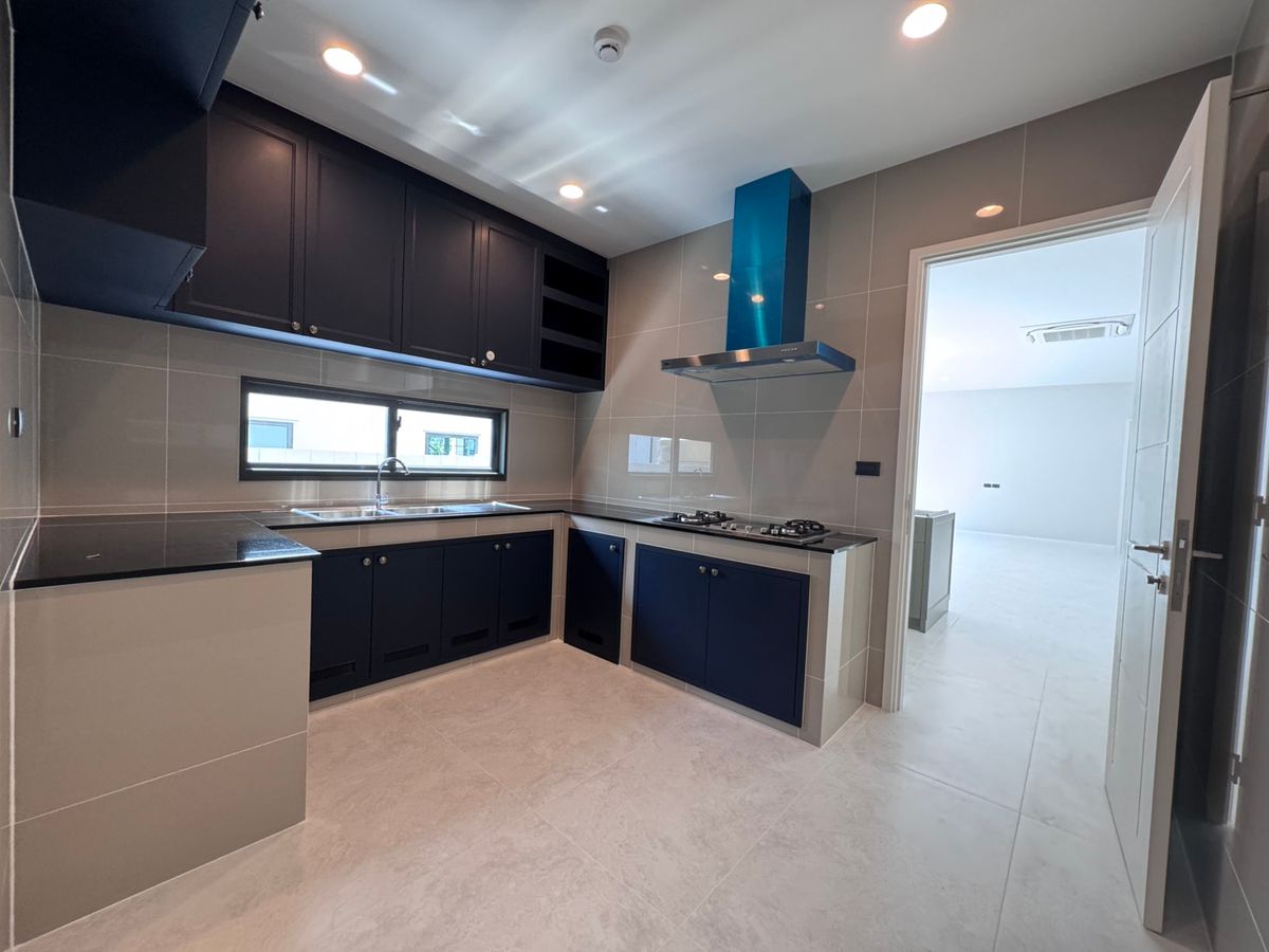 For RentHouseChaengwatana, Muangthong : Setthasiri Ngamwongwarn, a beautiful single house, good location, near Dae Mall Ngam Wong Wan and the expressway, just 5 minutes, available for rent.