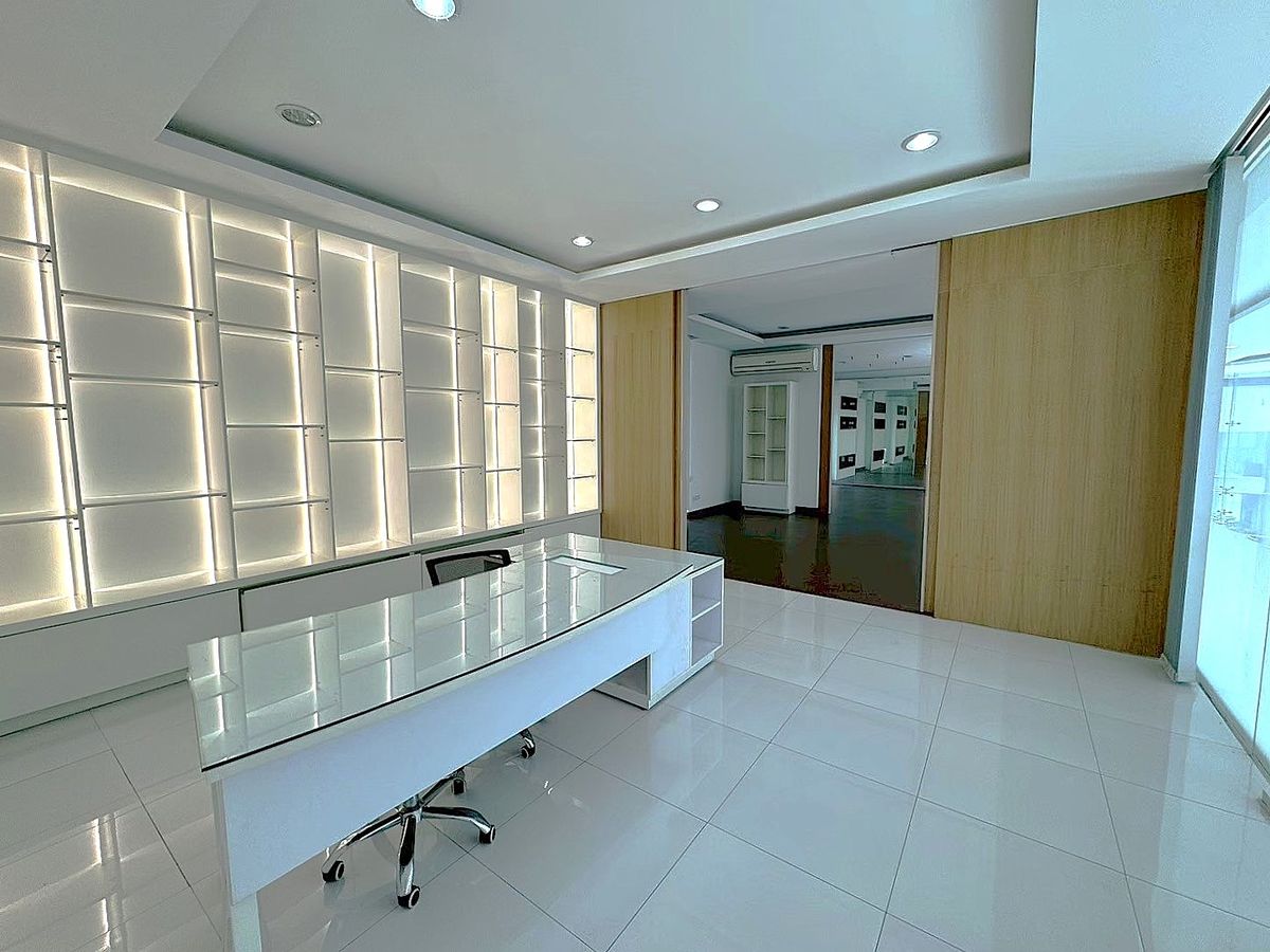 For RentShop HouseRama9, Petchburi, RCA : 3-Storey Building with Elevator and Parking for 15+ Cars on Rama 9 main road ** NO CO-AGENT **