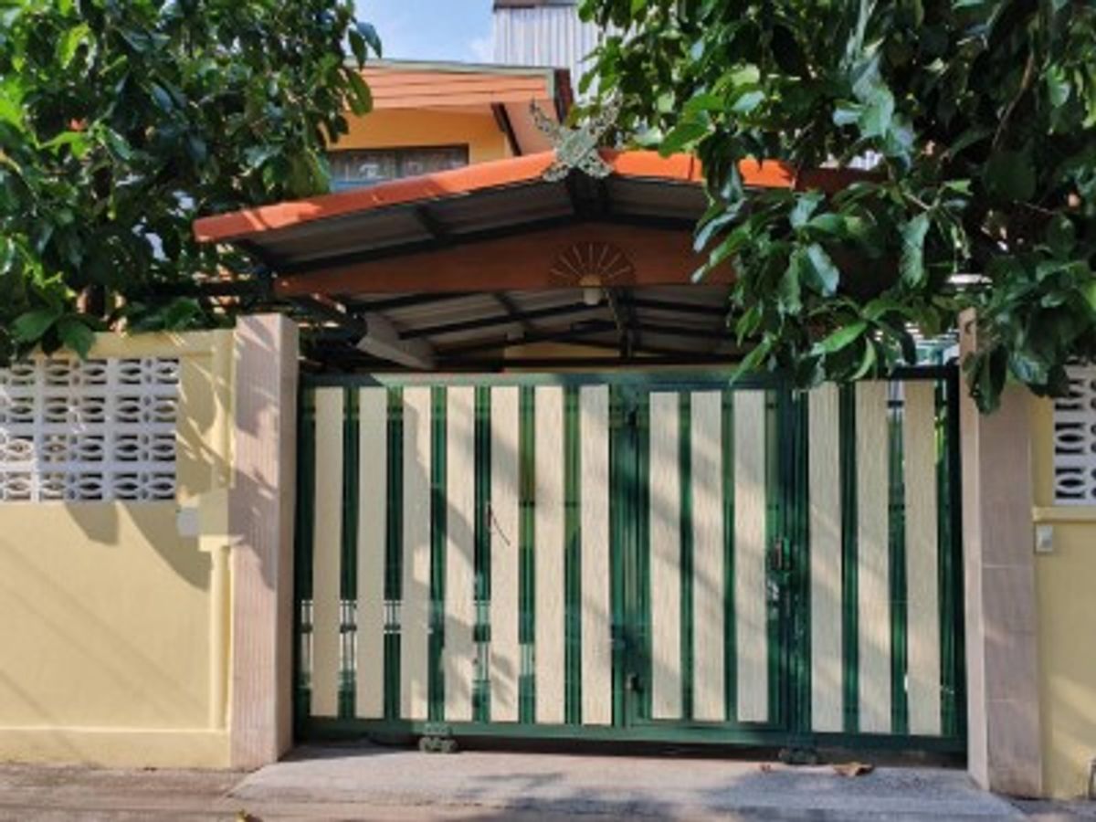 For RentHouseRatchadapisek, Huaikwang, Suttisan : Rent a single house, Sutisarn, beautiful decoration, full air conditioner, 4 bedrooms, 2 bathrooms, rental price 30,000 baht per month