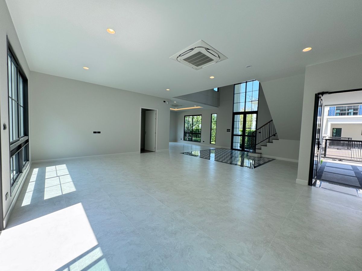 For RentHouseChaengwatana, Muangthong : Setthasiri Ngamwongwarn, a beautiful single house, good location, near Dae Mall Ngam Wong Wan and the expressway, just 5 minutes, available for rent.