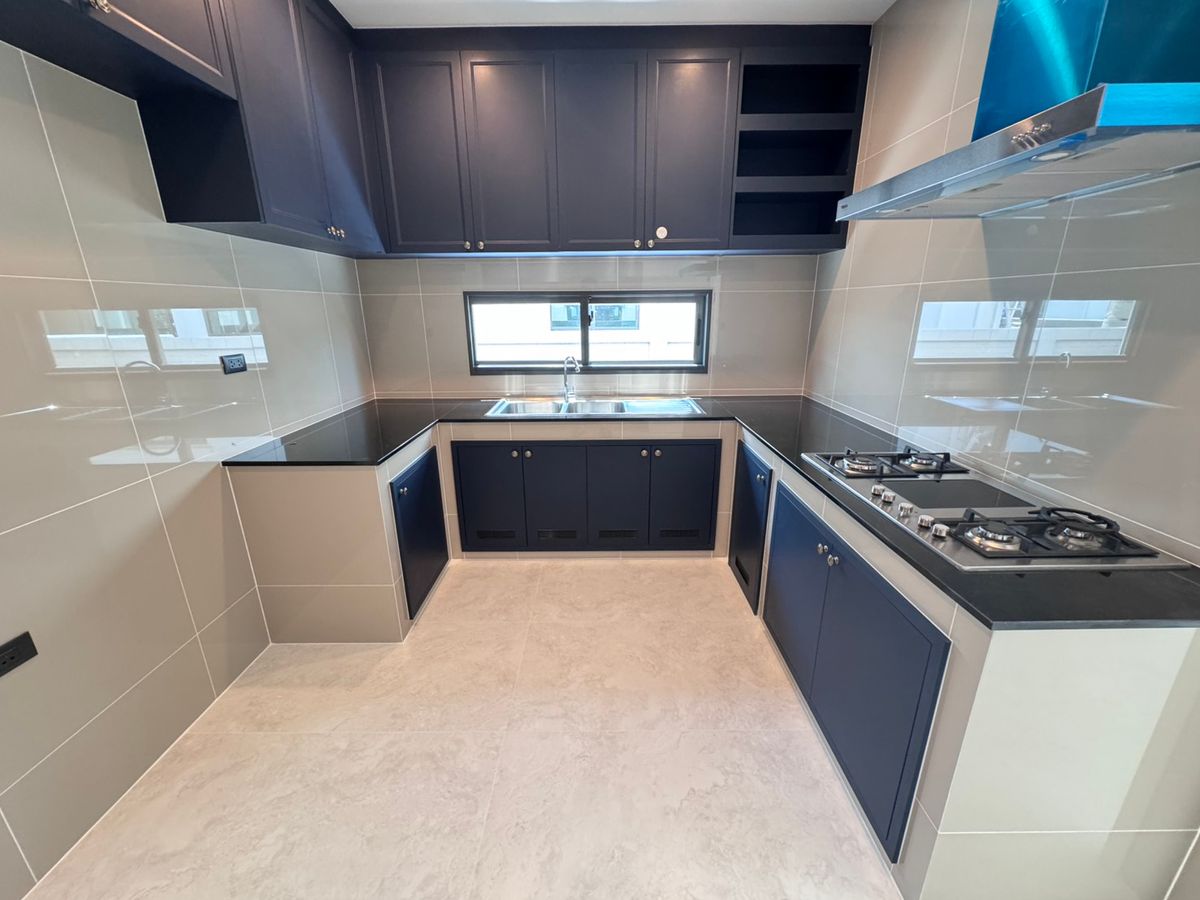 For RentHouseChaengwatana, Muangthong : Setthasiri Ngamwongwarn, a beautiful single house, good location, near Dae Mall Ngam Wong Wan and the expressway, just 5 minutes, available for rent.